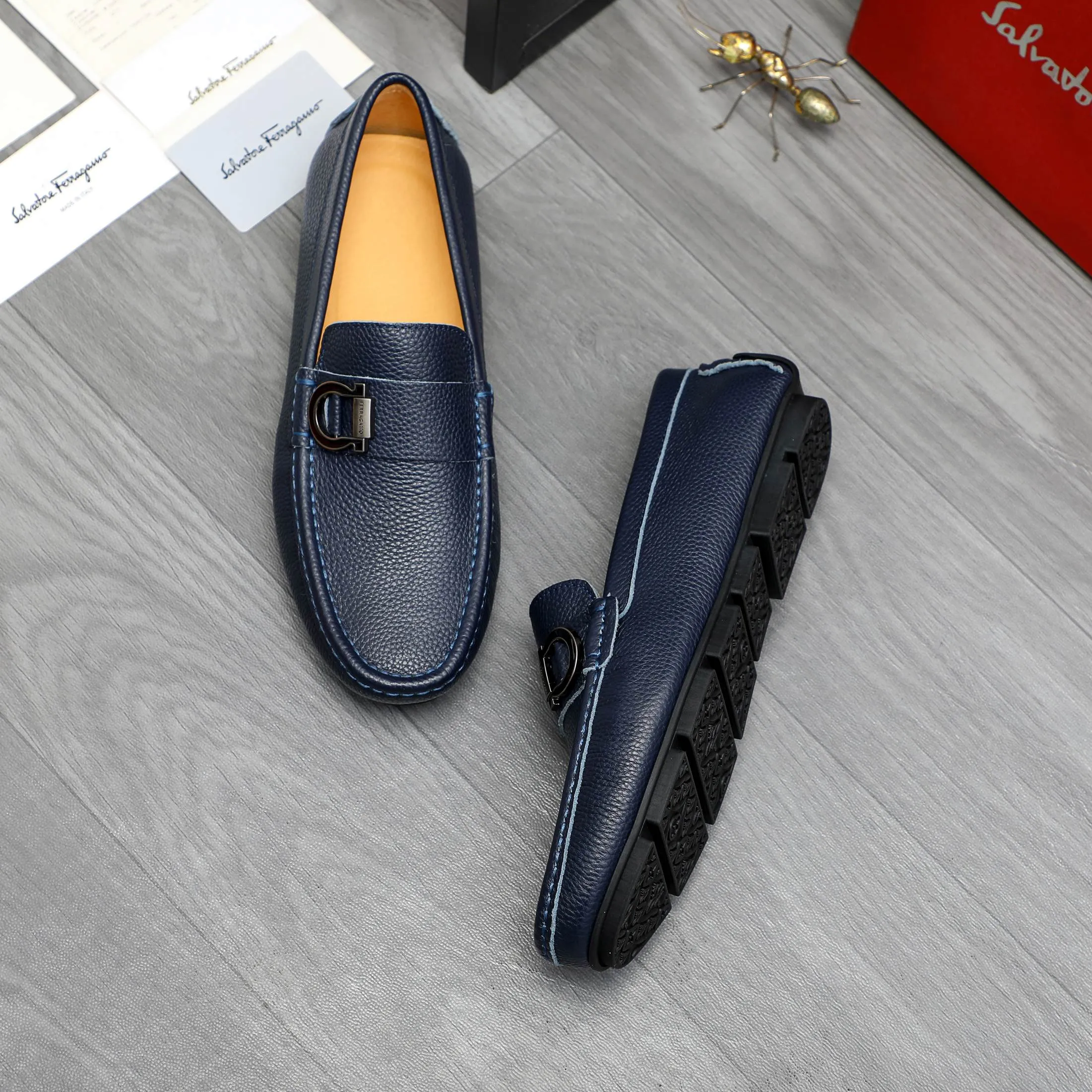 Men's shoes 💰p380 Product trademark: Ferragamo " Ferragamo ] Casual slip-on men's shoes Regular size: 38-45 Product material: Selected pebbled cowhide upper, pigskin lining, rubber outsole